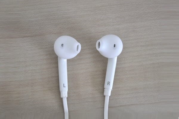EG920BW Earphones 05
