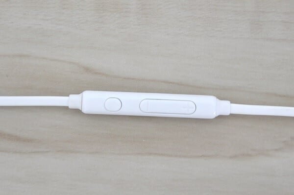 EG920BW Earphones 06