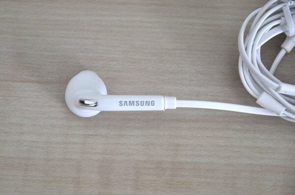 EG920BW Earphones 08