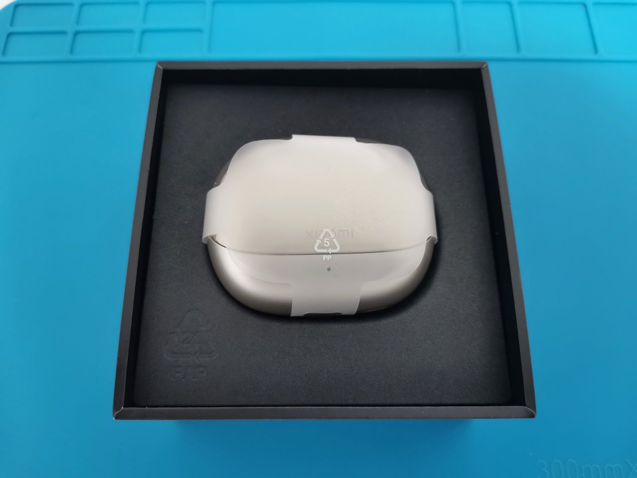 Xiaomi Buds 4 Pro Items 4