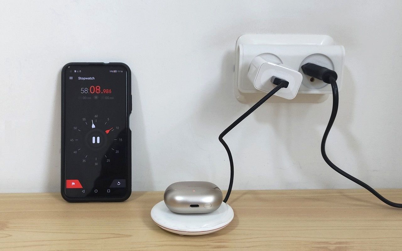 Xiaomi Buds 4 Pro Charging1