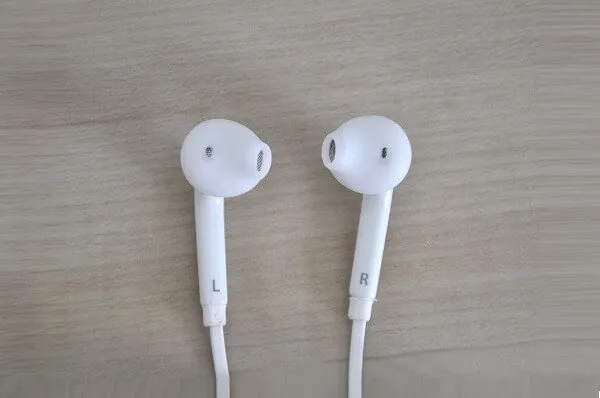 EG920BW Earphones 05