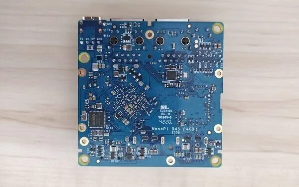 NanoPi R4S 04 rotated