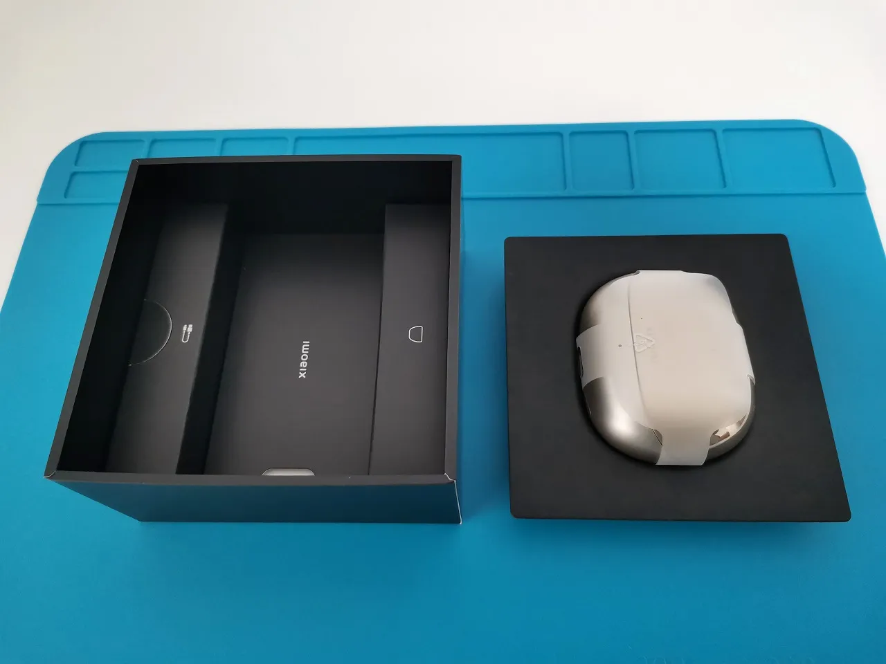 Xiaomi Buds 4 Pro Items 2