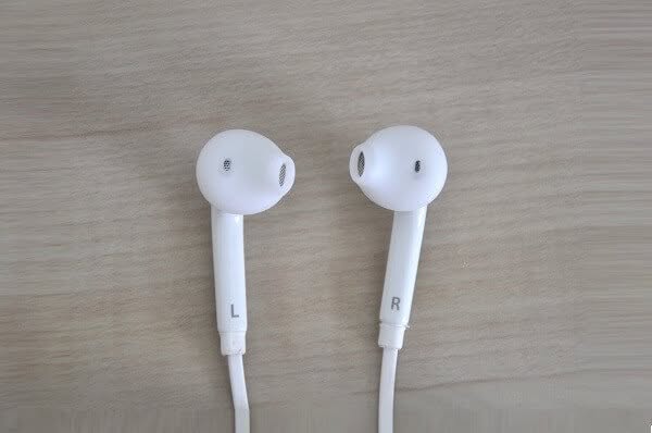 EG920BW Earphones 05