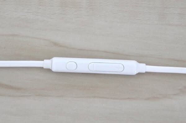 EG920BW Earphones 06