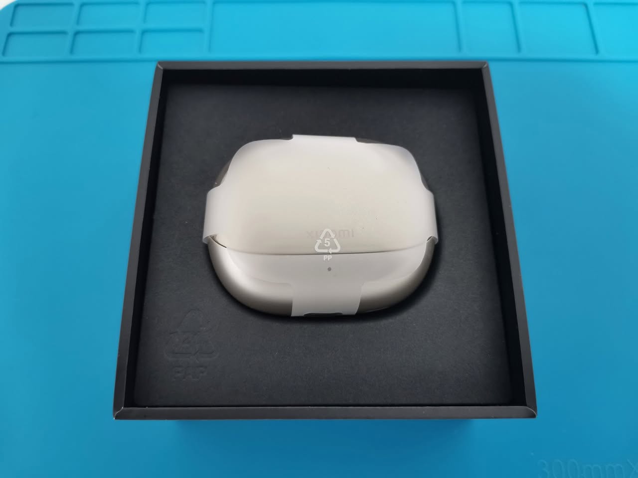 Xiaomi Buds 4 Pro Items 4