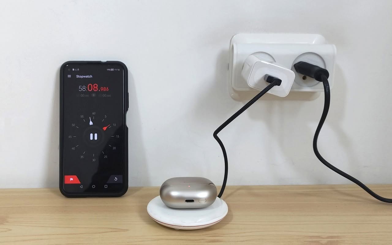 Xiaomi Buds 4 Pro Charging1