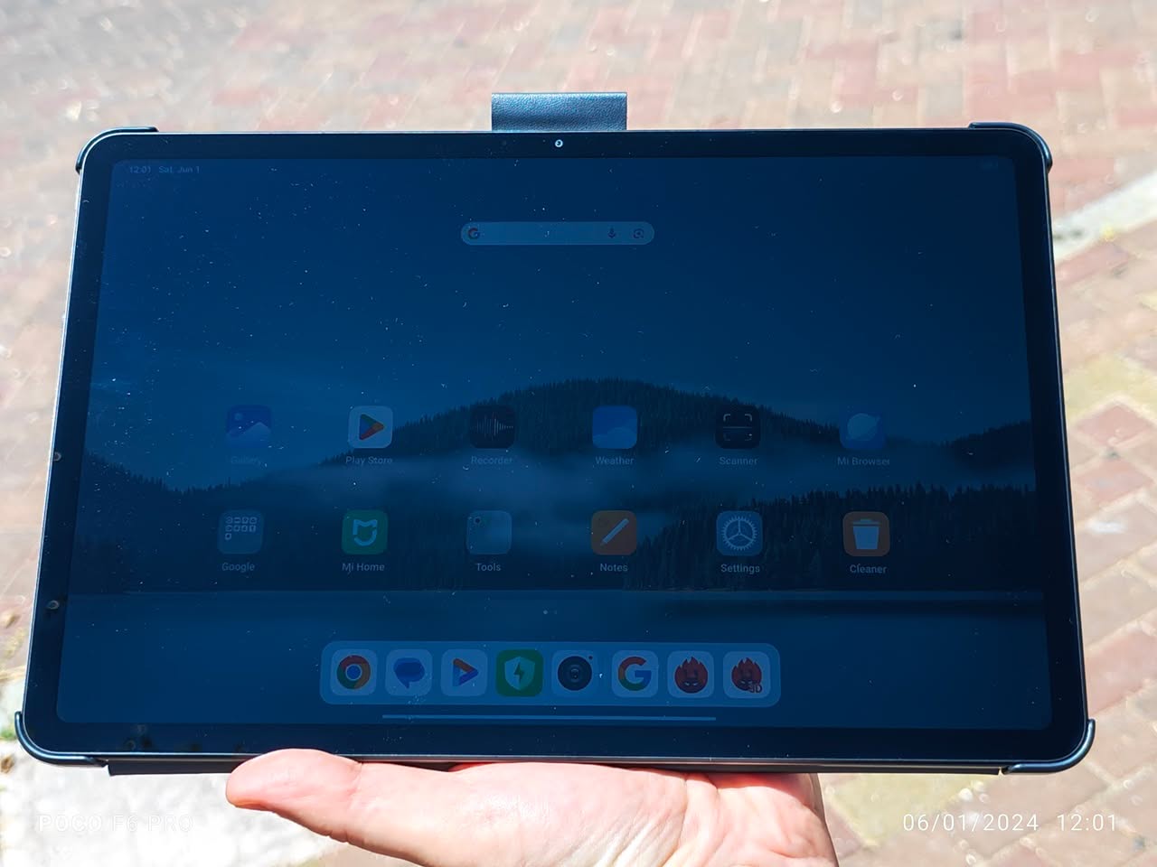 Poco Pad Sunlight visibility test (Front 1/2)